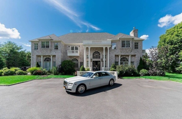 Villa East! Hamptons Style Villa, Heated Pool & Spa