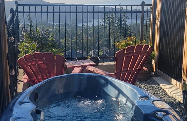 Escape to the Mountains & Ocean with your private hot tub!