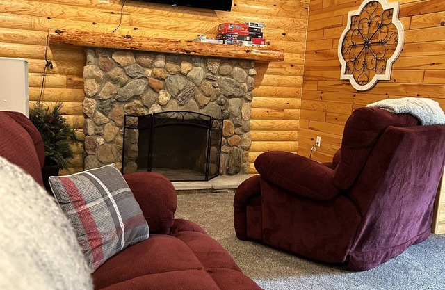 Escape to The Riverside Hideaway - A Cozy Cabin With River Views!