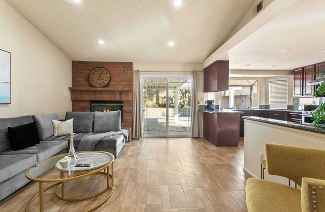 Escape to Tranquility at Breeze on N Country Hollow Drive - Your Retreat #41682