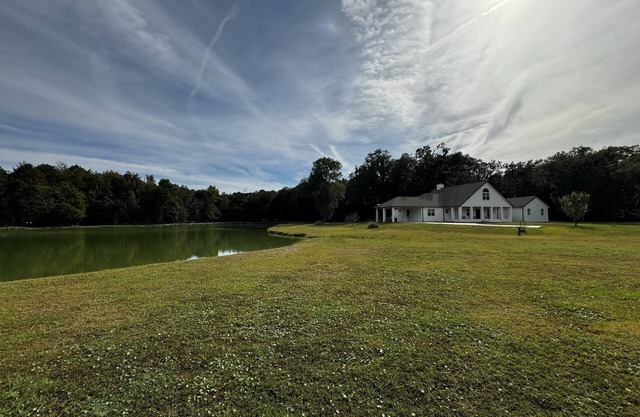 Escape to Tranquility 125 Acre Property with Trails Lake Spacious House Fire Pit
