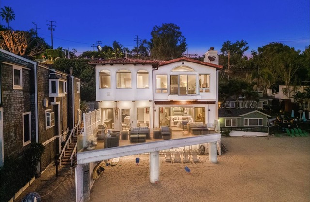 Escondido Escape - Modern Tri-level Mediterranean Beachfront Home