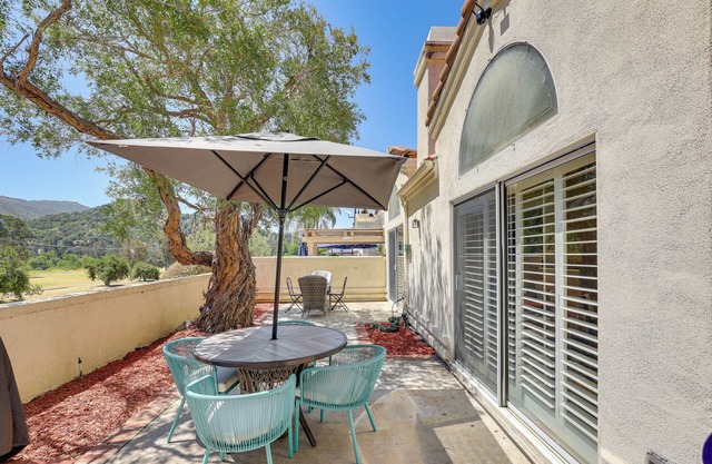 Escondido Townhome w/ Gas Grill + Golf Acess!