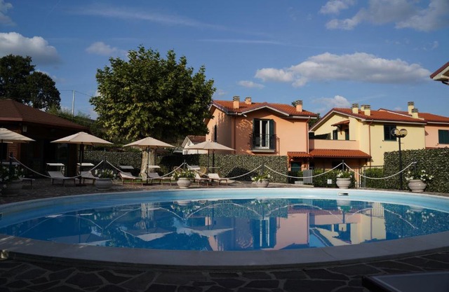 esiloM Aparthotel