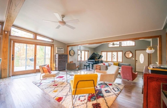 Esopus Escape: Pool, Hot Tub & Media Room