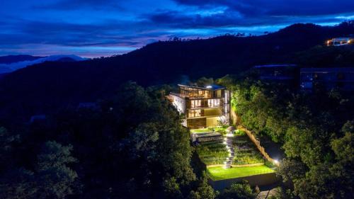 Espectacular casa con hermosa vista al lago - El Santuario Resort