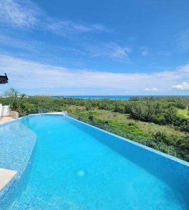 Espectacular condo con vista al mar