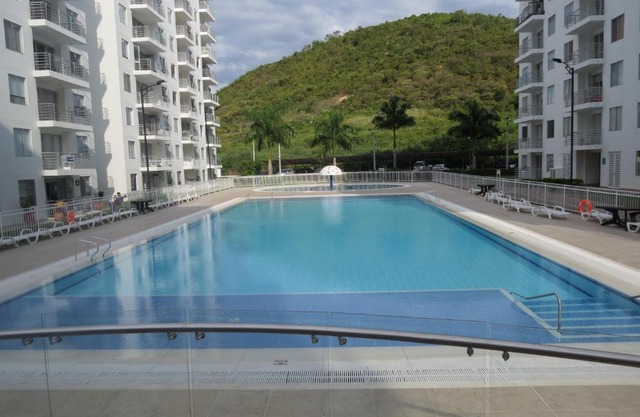 Espléndido y Fantástico Apartamento en Girardot. 4 Piscinas, WiFi, Parque infantil, Parqueadero privado.