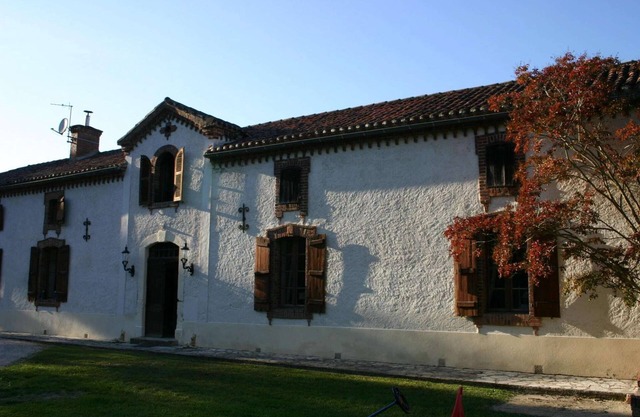 Luxuriöses Haus in einem ruhigen Anwesen mit Pool