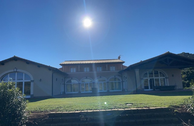 Estate of Cosa,stunning mansion, swimming pool ,ac, wi-fi, sat