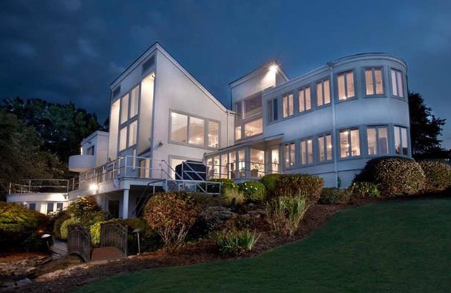 "Anwesen am See"! 7 BR / 7 BA (6 Suiten) Über 8.400 Quadratmeter! Privater Pool!