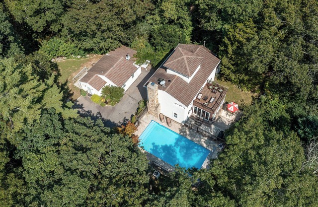 Estate Property, Pool, Beaches, Watch Hill, Electric Boat, Naval Bases