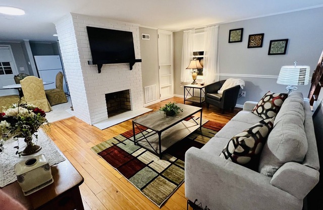 Estes Cottage Located in Sperryville, VA