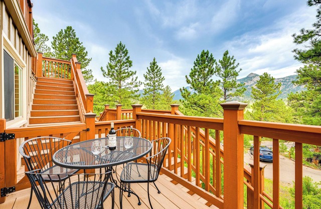 NEU! Estes Park Condo mit Deck-3. 4 Meilen zu RMNP!