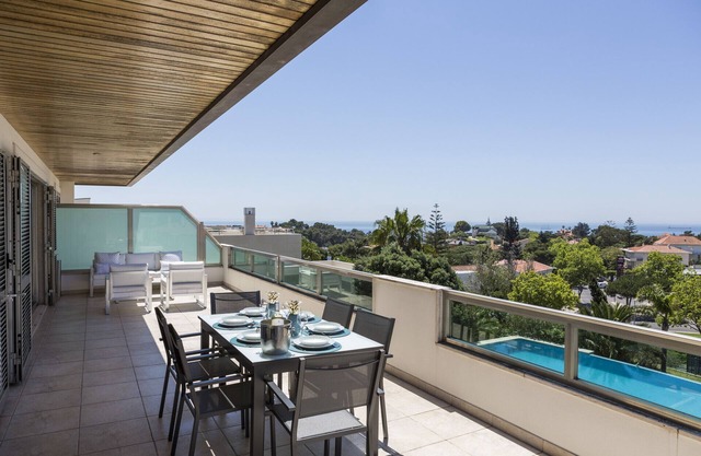 Estoril Queen's Apartment by CadenzaLux