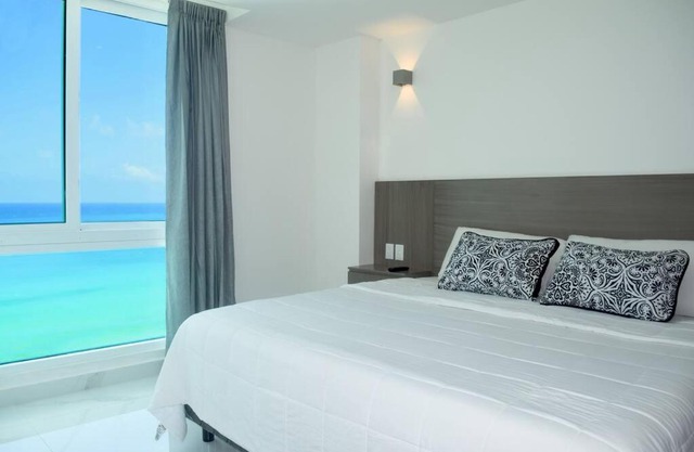 Estudio a pie playa, increibles vistas, alberca, gym, jacuzzi, 3502
