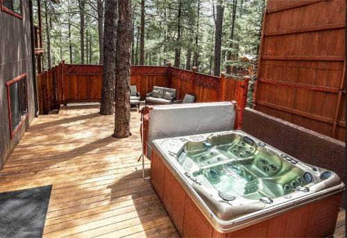 Eternal Treehouse Hot Tub Outdoor Oasis in Pines Entertainment Galore