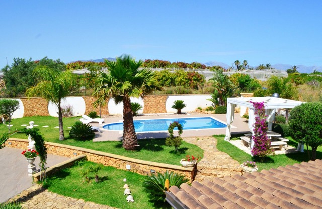 EUGENIO VILLA MIT PRIVATEM POOL