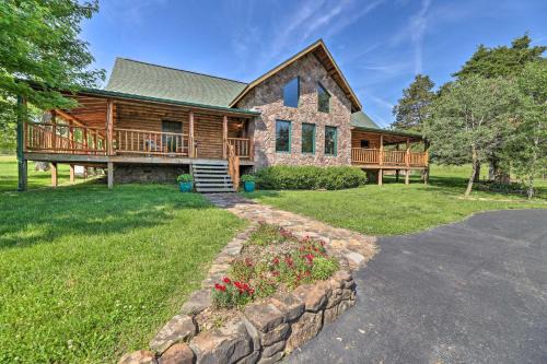 Eureka Springs Area Cabin with Deck and 7 Acres!