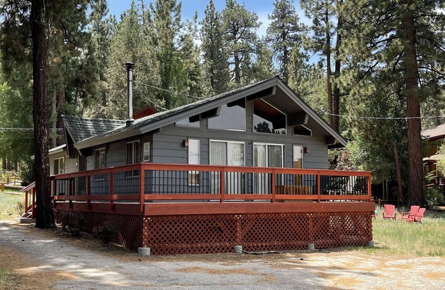 EV car ready Cabin by Bear Mountain with RV parking.