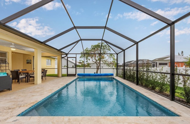 Family Friendly w/Heated Pool, GameRoom, Workspace