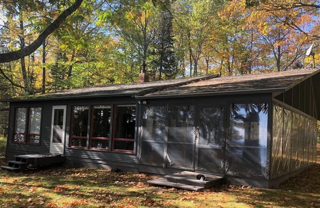 Evelyn`s Place - Charming Cottage with Spectacular Lake Superior Views!