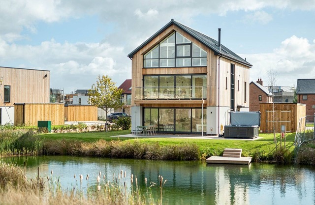 Everdene (OI14), Lakeside Property with Hot Tub at Silverlake, Dorset