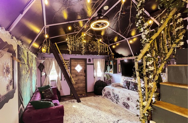 Everglow Hollow- Adorable Tiny House near Lake Cumberland, KY. Pet Friendly!