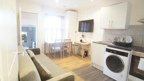Evergreen Apartments-Flat 4, London