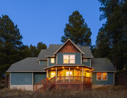 Evergreen Chalet Forest Escape Grill AC Family