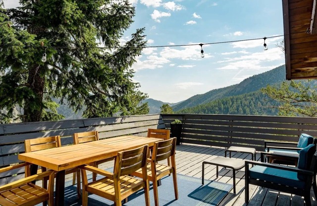 Evergreen Dream - Cozy Modern A-Frame with incredible views. Pet Friendly!