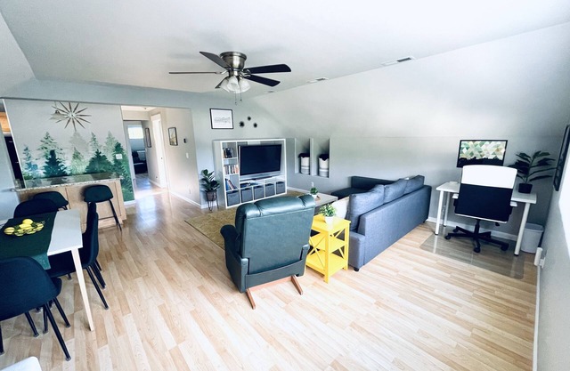 Evergreen Landing-Modern APT Perfect for Duck Fans