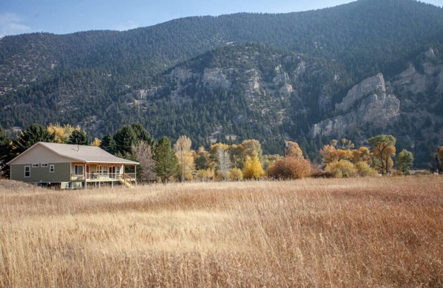 Evergreen Lane Getaway · Views of the river from the large porch