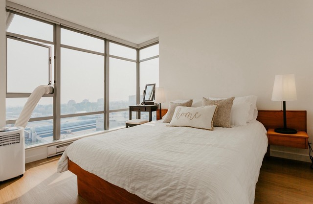 ☆Evergreen Loft☆ Designer Apt in Central Richmond