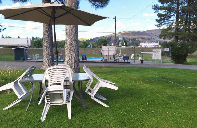 Evergreen Motel
