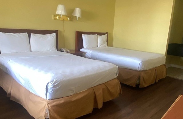 Evergreen Plaza Inn
