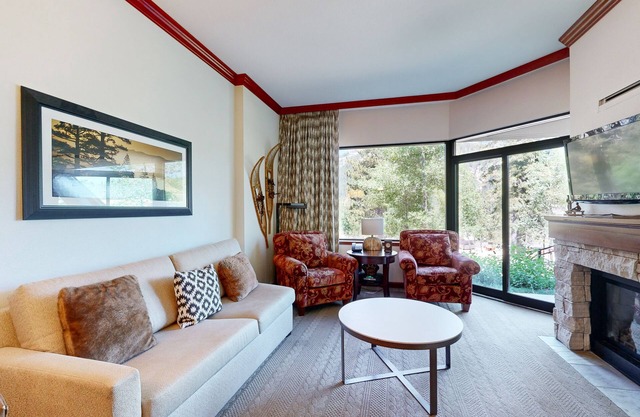 Everline Resort & Spa adjoining condos with pool, hot tub, ski-in/ski-out locale