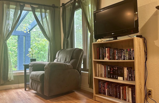 Everlong Acres - Pet Friendly Forest Escape.