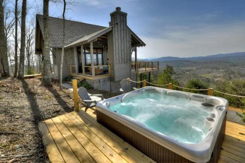 Everlux Retreat - Hot Tub on the Mountain