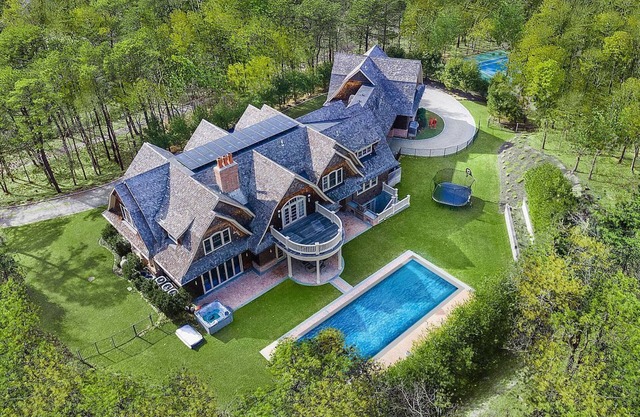 Everything in Hamptons special discount available for weekly and monthly renters