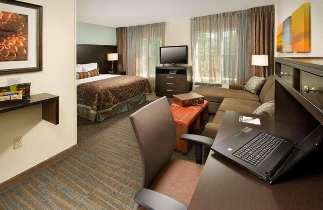 Everything You Need For The Perfect Vacation! Free Breakfast, Pets Allowed!