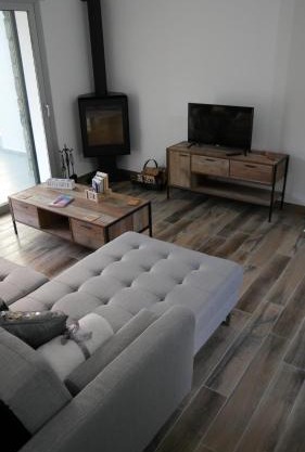 Evmelia Kakopetria Suites