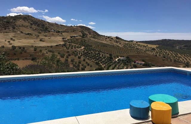 Außergewöhnliche Lage, sensationelle Aussicht, private Poolterrassen und WIFI im gesamten Gebäude.