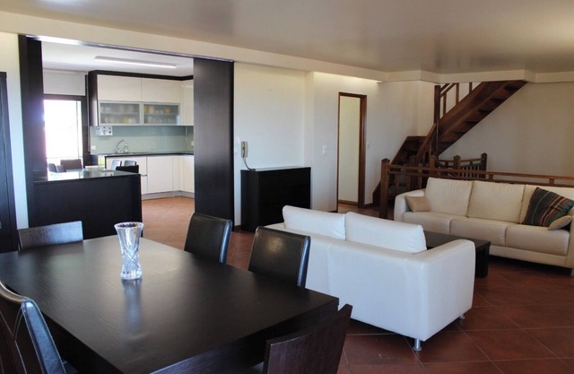 Excellent 4-bedroom apartment located 800m from the beach with sea views.