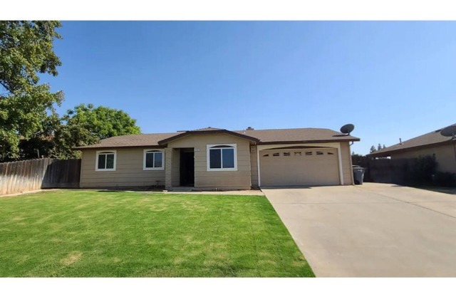 Excellent Home Near Shopping and Restaurants