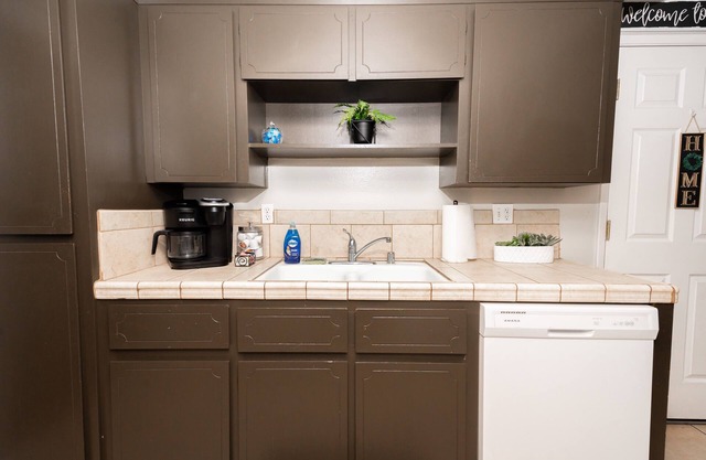 Excellent Home near Shopping and Restaurants