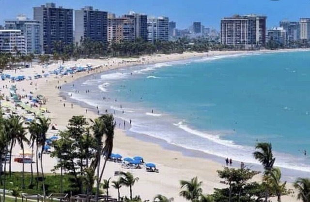 Amazing Location: Close to airport, Isla Verde beach/Full A/C