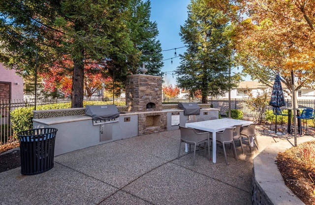 Excellent Location! Garage Included. Long Stays.