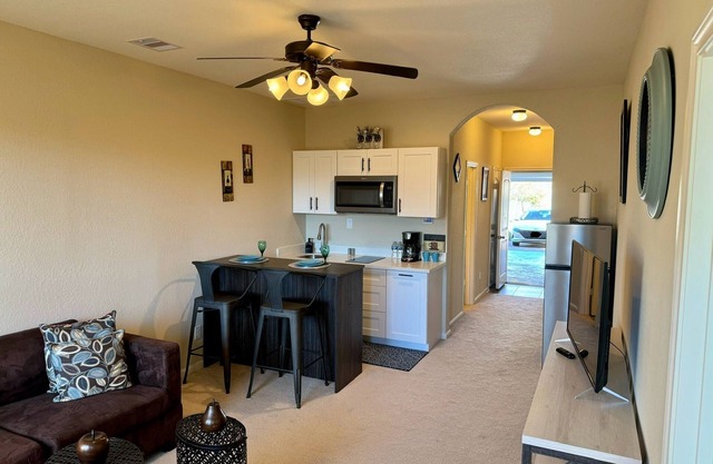 Excellent location house Cozy 2 king bed 2 bedroom house in Lakes of Bella Terra
