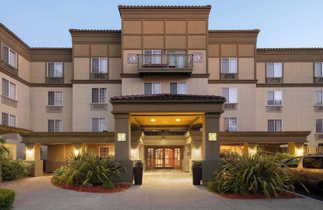 Excellent Pick! Located Close to Sounders FC, Pet-friendly, Free Parking!